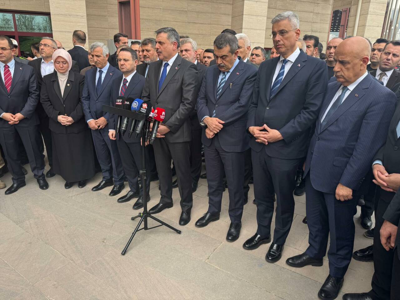 Bakanlar Kahramanmaraş'ta: Okul saldırısına ilişkin ortak açıklama 1 aa 20260415 41115277 41115275 icisleribakaniciftcidenkahramanmarastaokuldakisilahlisaldiriyailiskinaciklama