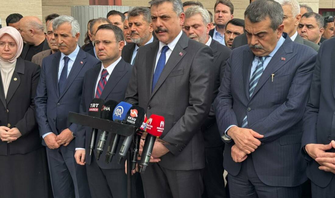 Bakanlar Kahramanmaraş’ta: Okul saldırısına ilişkin ortak açıklama İçişleri Bakanı Mustafa Çiftçi, Kahramanmaraş'taki ortaokulda 14 yaşındaki bir öğrenci