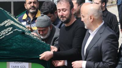 Kahramanmaraş'taki okul saldırısında yaşamını yitirenler, son yolculuklarına uğurlanıyor.
