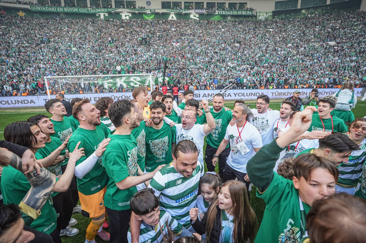 Şampiyon Bursaspor'dan İzmir'de son tango! 1 aa 20260419 41154071 41154057 bursasporsampiyonlugunuilanederek1ligeyukselmeyigarantiledi