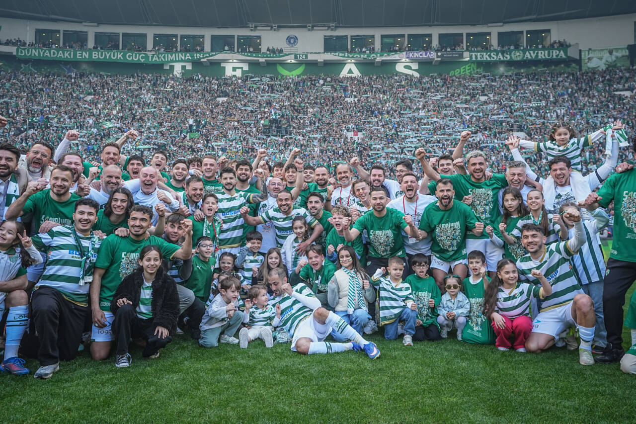 Şampiyon Bursaspor'dan İzmir'de son tango! 3 aa 20260419 41154071 41154070 bursasporsampiyonlugunuilanederek1ligeyukselmeyigarantiledi