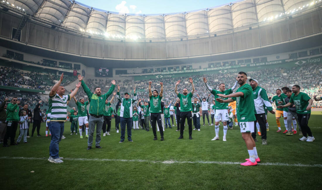 Bataklıktan çıkıp Türk futbol tarihine geçen şampiyon; BURSASPOR Somaspor galibiyetiyle Bursa'yı sevince boğan Bursaspor, tüm profesyonel liglerde şampiyonluk