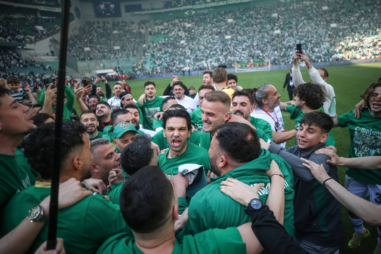 Bursaspor'a yeni unvan; Türkiye'deki tek kulüp 4 aa 20260419 41154227 41154203 bursasporsampiyonlugunuilanederek1ligeyukselmeyigarantiledi