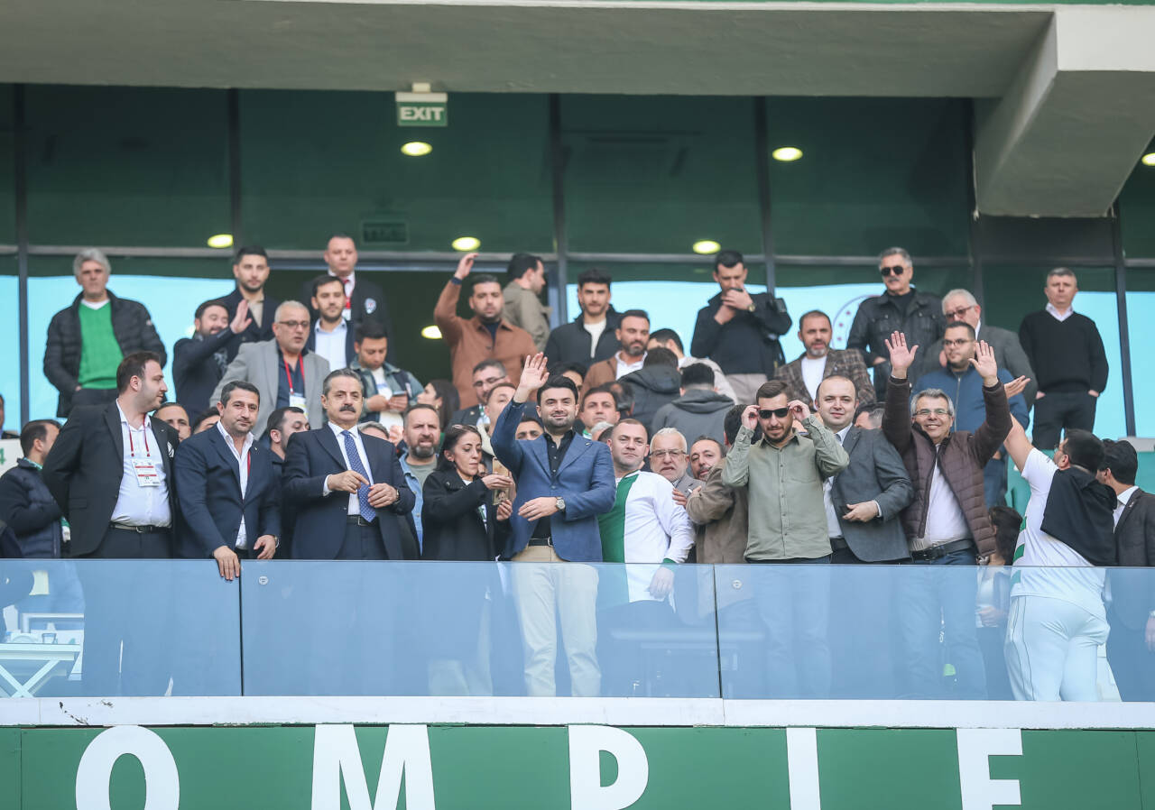 Bursaspor Başkanı Enes Çelik'ten taraftara önemli mesaj 2 aa 20260419 41154227 41154222 bursasporsampiyonlugunuilanederek1ligeyukselmeyigarantiledi