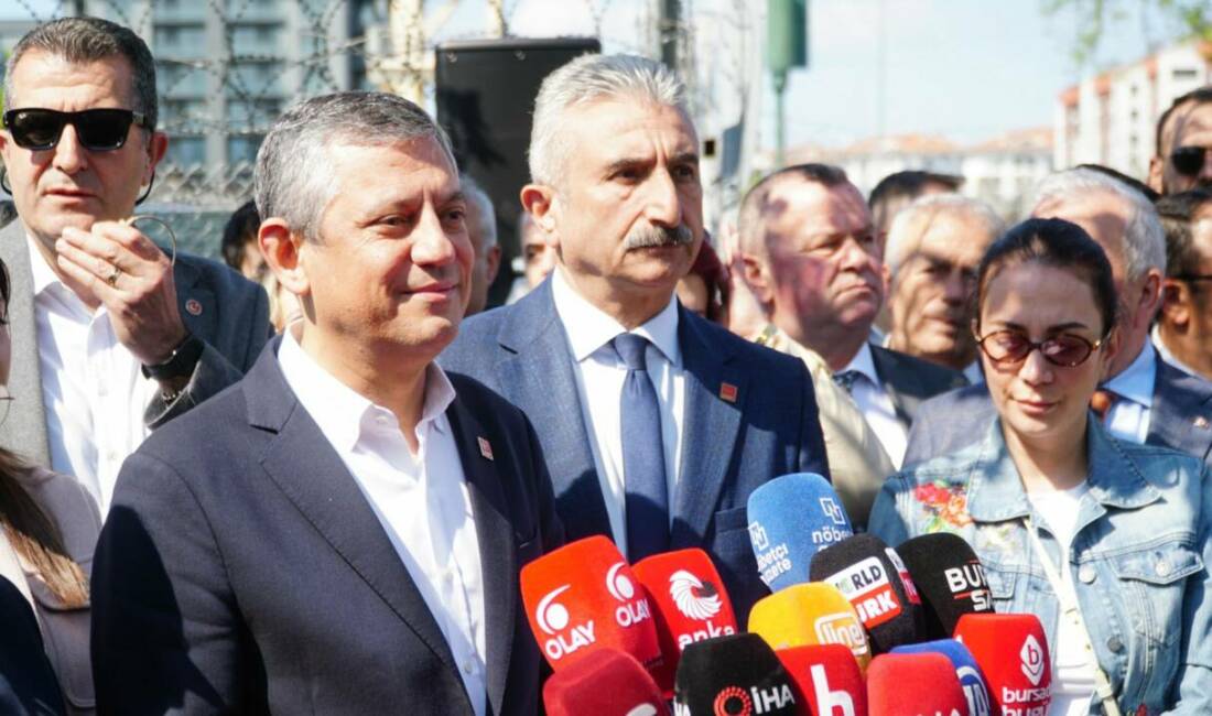 Özgür Özel paylaştı; Mustafa Bozbey’den dikkat çeken Bursaspor mesajı CHP Genel Başkanı Özgür Özel, cezaevinde görüştüğü Mustafa Bozbey'in Bursaspor