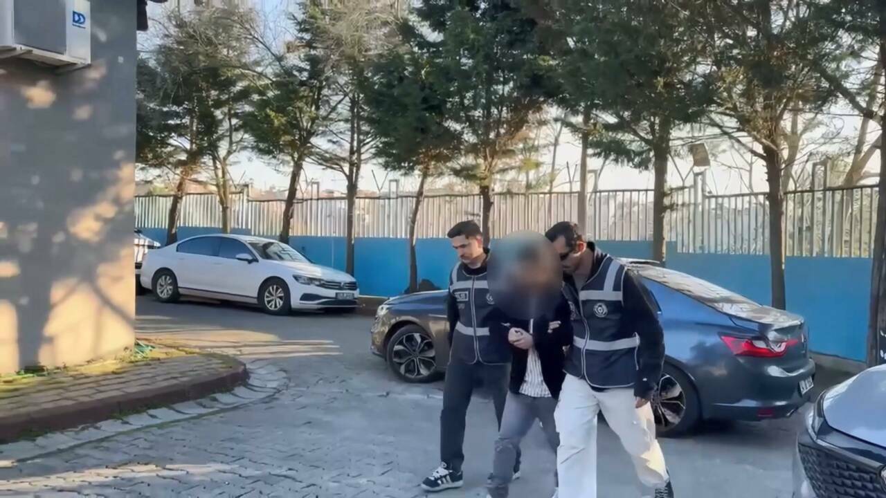 Adım adım takip edip apartmanda taciz etti! Dehşet anları kamerada... 7 adim adim takip edip apartmanda taciz etti 4e3e40d3501d