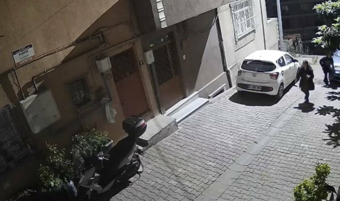 Adım adım takip edip apartmanda taciz etti! Dehşet anları kamerada… İstanbul Kağıthane'de iddiaya göre, evine giden İrem Nur B. (26),