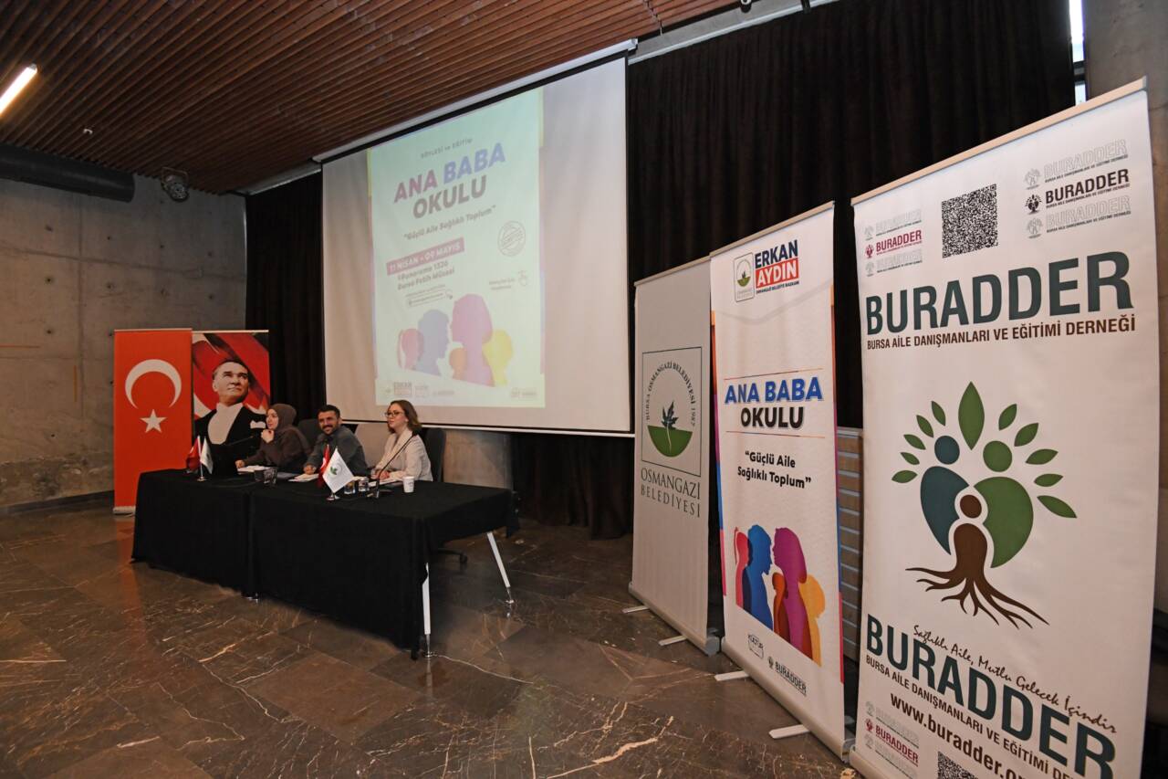 Osmangazi Belediyesi Ebeveynleri Ana Baba Okulu’nda Bilgilendirdi
