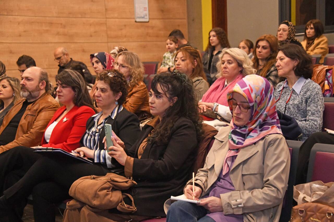 Osmangazi Belediyesi Ebeveynleri Ana Baba Okulu’nda Bilgilendirdi