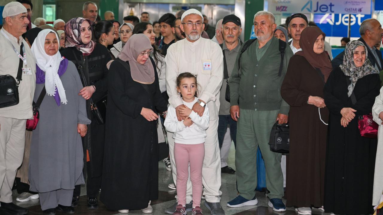 İlk hac kafilesi dualarla uğurlandı 2 ankaradan ilk hac kafilesi dualarla ugurlandi 67f8c015165c