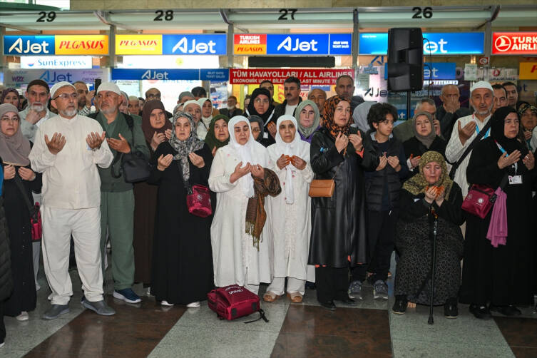 İlk hac kafilesi dualarla uğurlandı 1 ankaradan ilk hac kafilesi dualarla ugurlandi d219a5640e18
