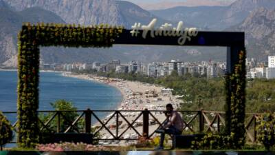 Turizm kenti Antalya'ya gelen yabancı turist sayısı geçen yılın aynı