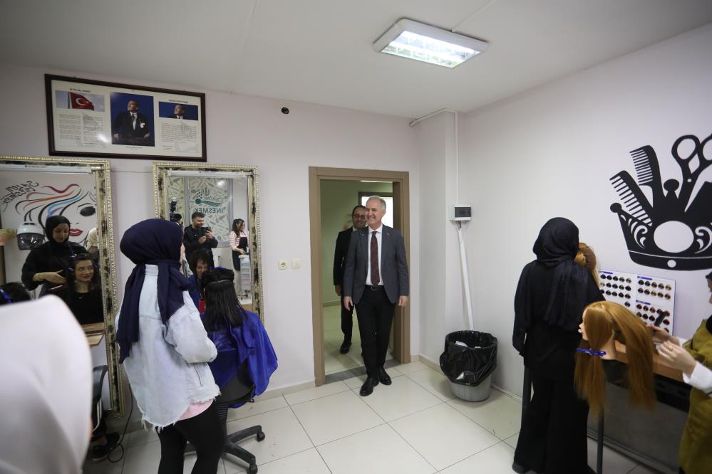 İnegöl Belediye Başkanı Taban'dan kursiyerlere ziyaret 2 aw68075503