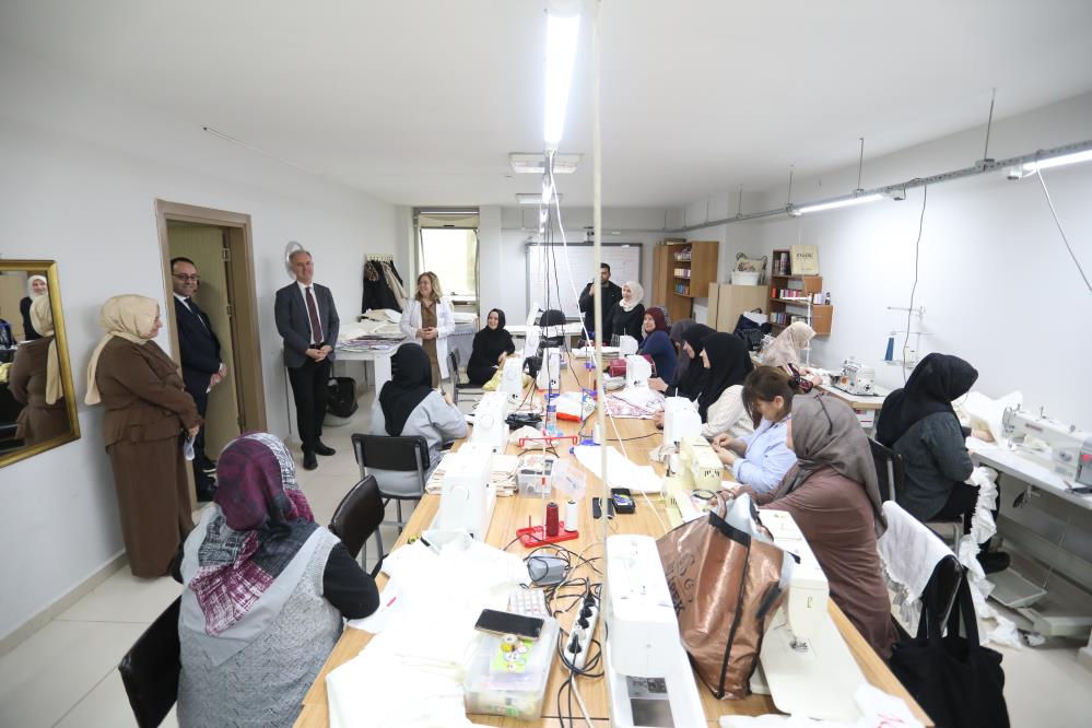 İnegöl Belediye Başkanı Taban'dan kursiyerlere ziyaret 3 aw68075507