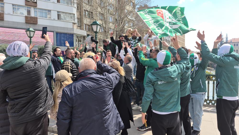 Bursa'dan Eskişehir'e tarihi göç! Komşuda her yer yeşil beyaz... 16 aw68197801