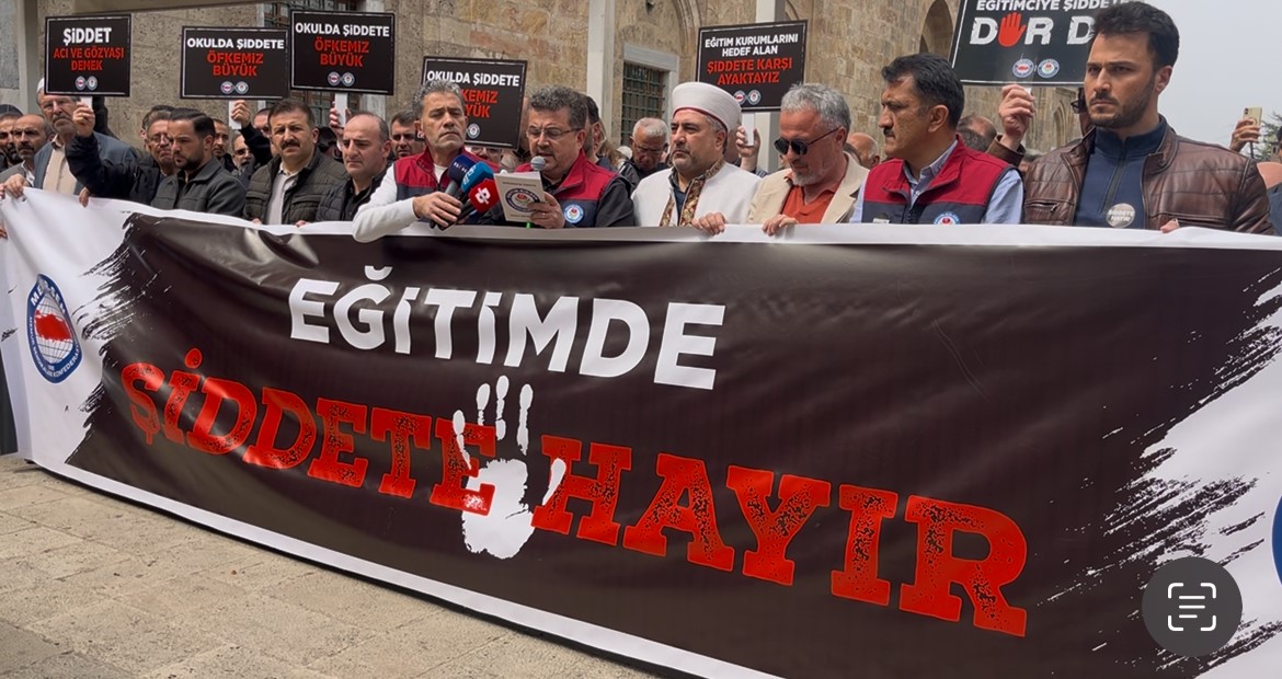 Bursa'daki eğitimciler ses yükseltti; 'Okulda ölmek istemiyoruz' 1 aw68566604