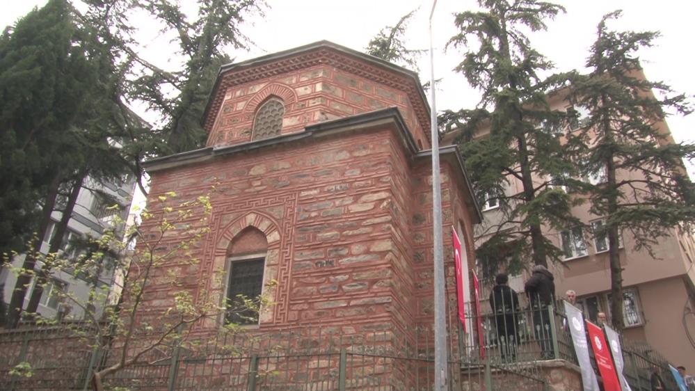 Bursa'da 15'inci yüzyıldan kalma Abdüllatif Kudsi Türbesi, düzenlenen törenle yeniden