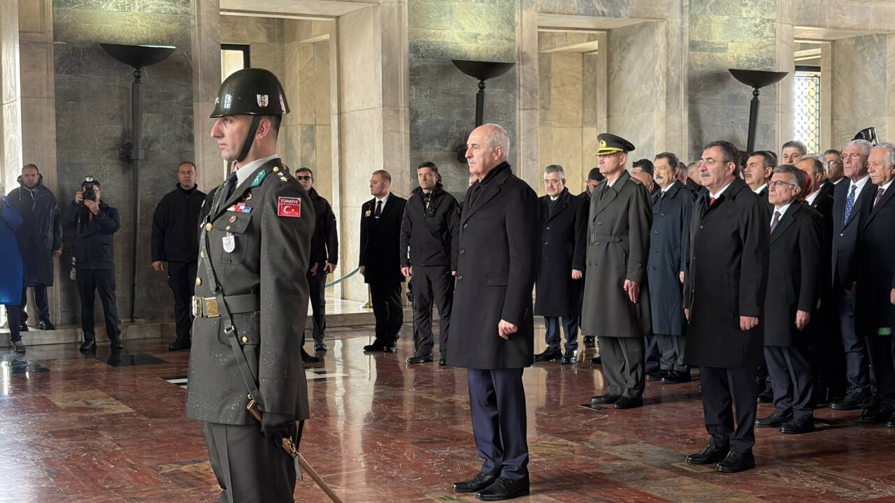 Devlet erkanı Ata'nın huzurunda 1 aw68970306