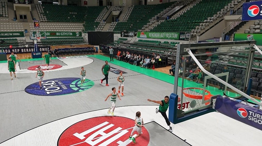 Bursaspor'un devlerini 1.20'lik minikler terletti 2 aw69017601