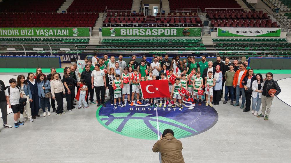 Bursaspor'un devlerini 1.20'lik minikler terletti 1 aw69017605