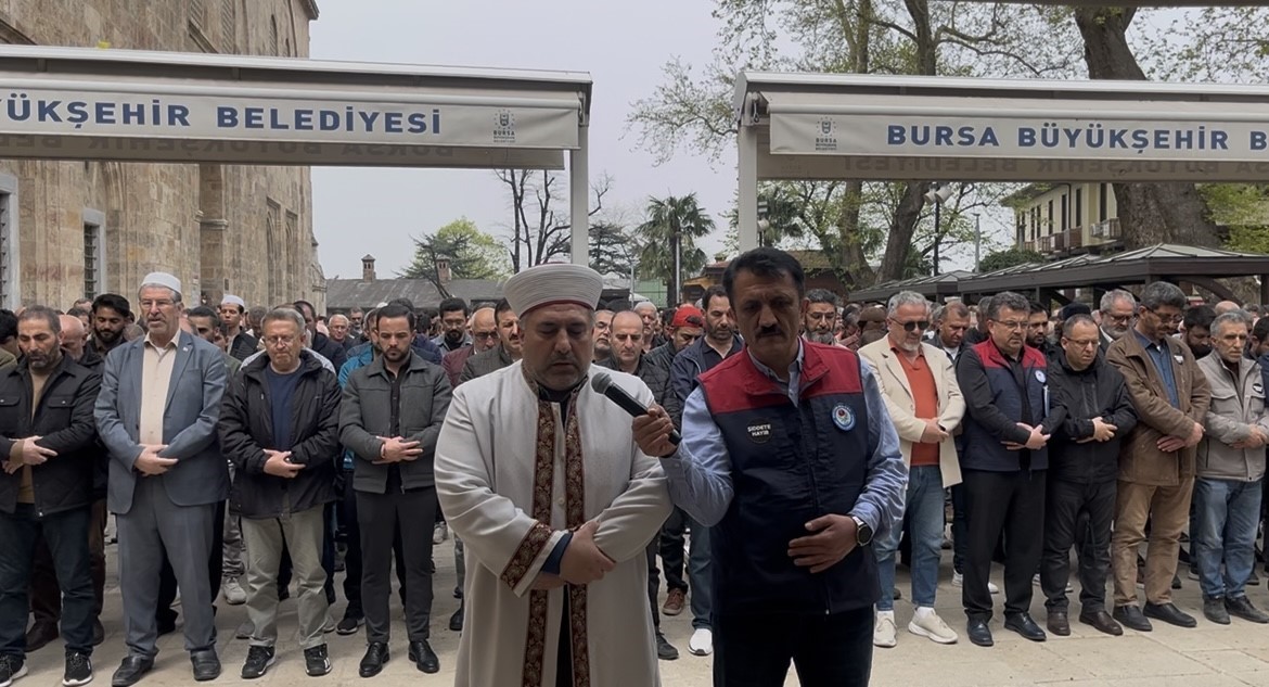 ayla ogretmen ve 8 ogrenci icin bursada giyabi cenaze namazi 5db2c0921e84
