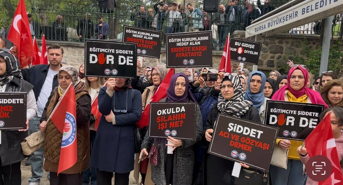 ayla ogretmen ve 8 ogrenci icin bursada giyabi cenaze namazi d39d9497e1cb