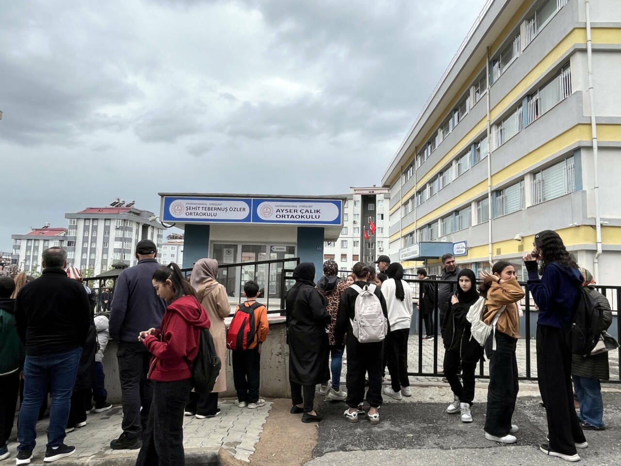 Ayser Çalık Ortaokulu, yeni binasında eğitime başladı 10 ayser calik ortaokulu yeni binasinda egitime basladi 114a1a18b326