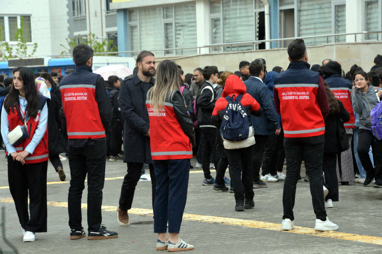 Ayser Çalık Ortaokulu, yeni binasında eğitime başladı 7 ayser calik ortaokulu yeni binasinda egitime basladi d4bb2e627616