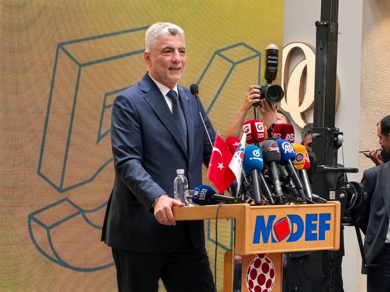 Bursa'ya gelen Bakan Bolat kritik rakamı açıkladı! 4 bakan bolat mobilya ihracatimiz 46 milyar dolar seviyesine ulasti 63fb65d8da2e