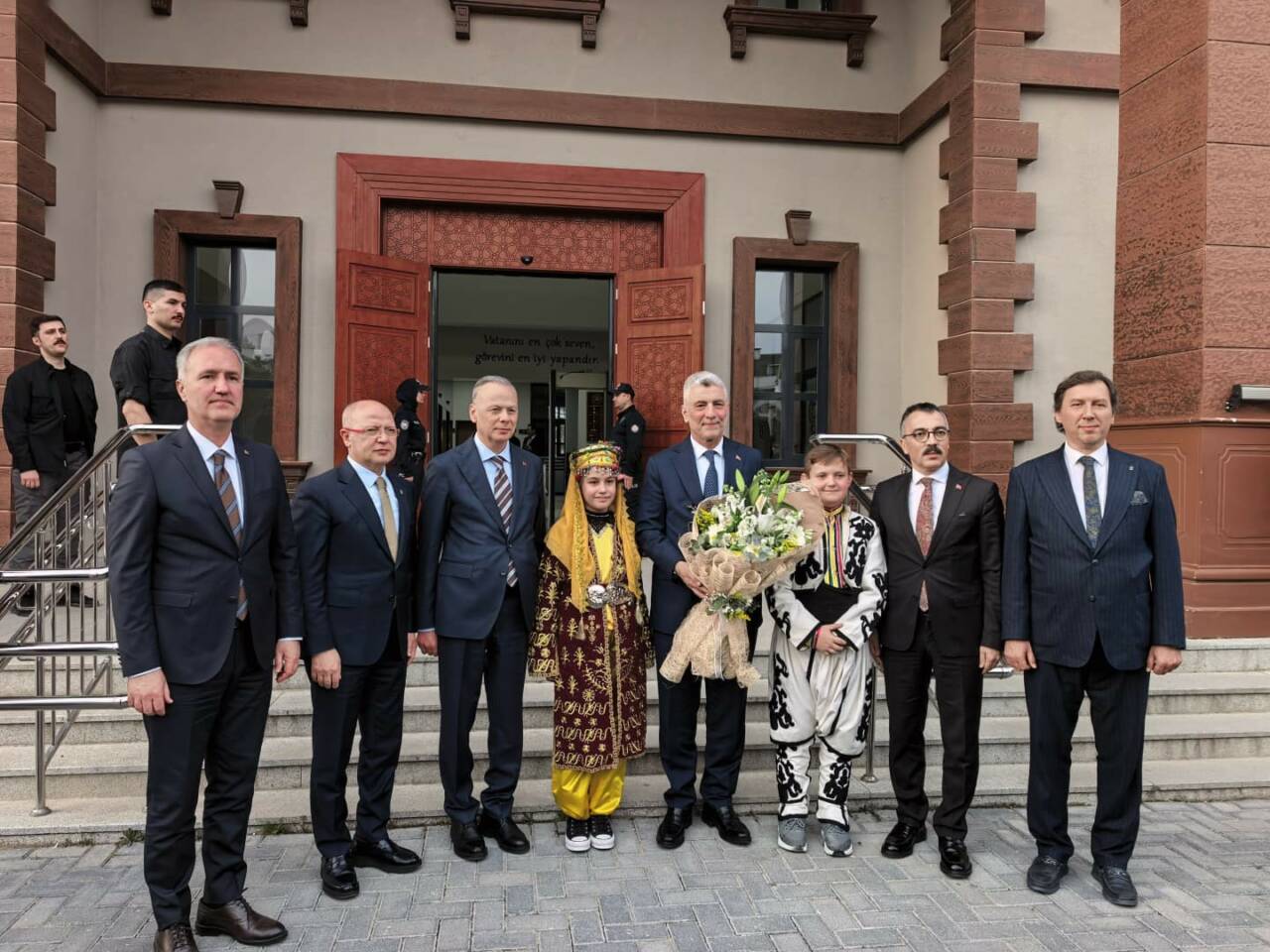 Fuar açılışına gelen Bakan Bolat’tan Bursa İnegöl temasları 2 bakan bolattan inegol ziyareti 27760fa4629f