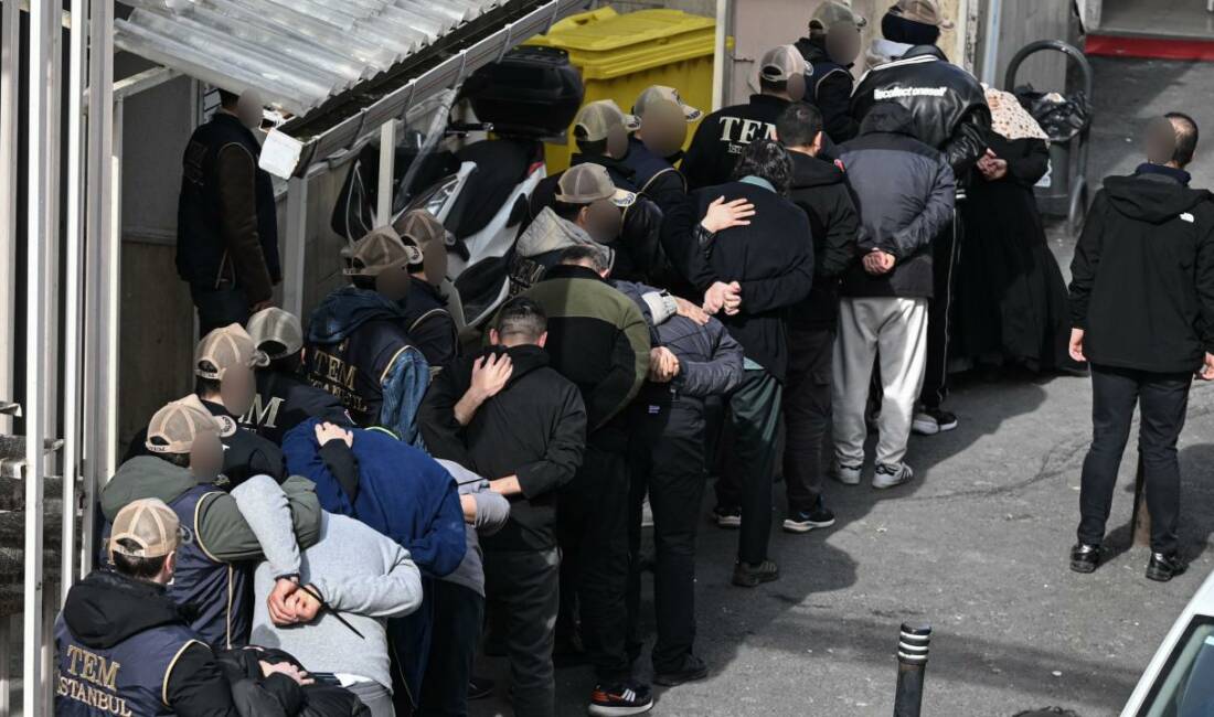 İstanbul Beşiktaş'ta, Yapı Kredi Plaza önündeki polis noktasına yönelik terör