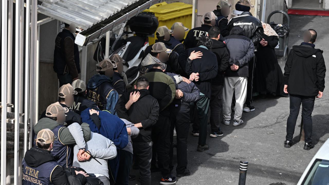İstanbul Beşiktaş'ta, Yapı Kredi Plaza önündeki polis noktasına yönelik terör