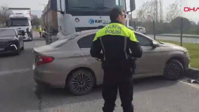 Bursa’nın Orhangazi ilçesinde hafriyat kamyonunun çarpıp sürüklediği otomobildeki 4 kişilik