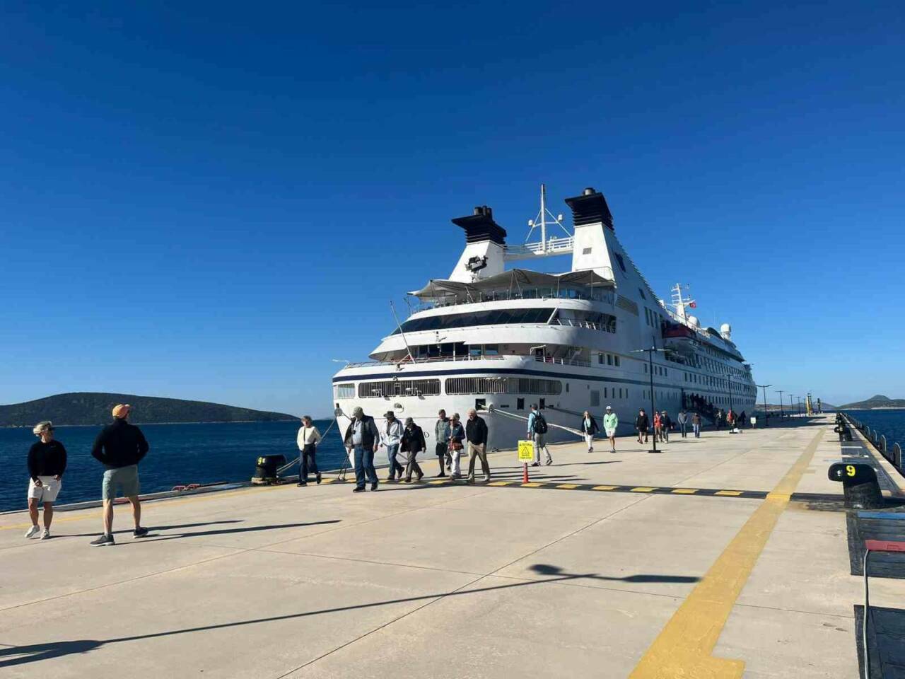 Bodrum’a 357 yolcusuyla geldi 2 bodruma 357 yolcusuyla geldi 81b458117ec8