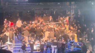 Trabzon’da spor salonunda düzenlenen boks şampiyonasında Türk ve Rus boksörün