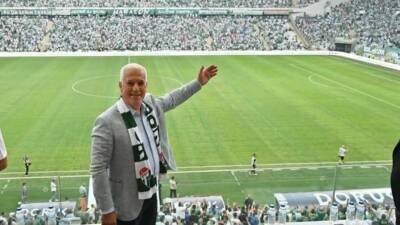 Tutuklu bulunan Bursa Büyükşehir Belediye Başkanı Mustafa Bozbey, sosyal medya