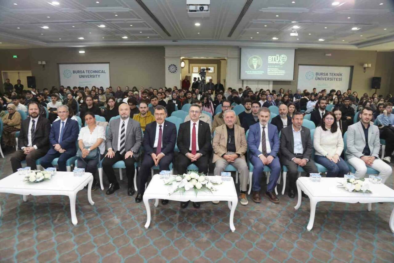 btu konusmalarinda kuresel riskler ve yuksekogretiminin gelecegi ele alindi f3a487f45813