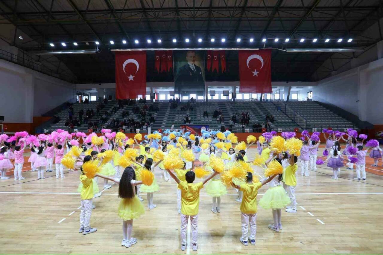 bursa inegolde 23 nisan coskuyla kutlandi 5b72f634766f