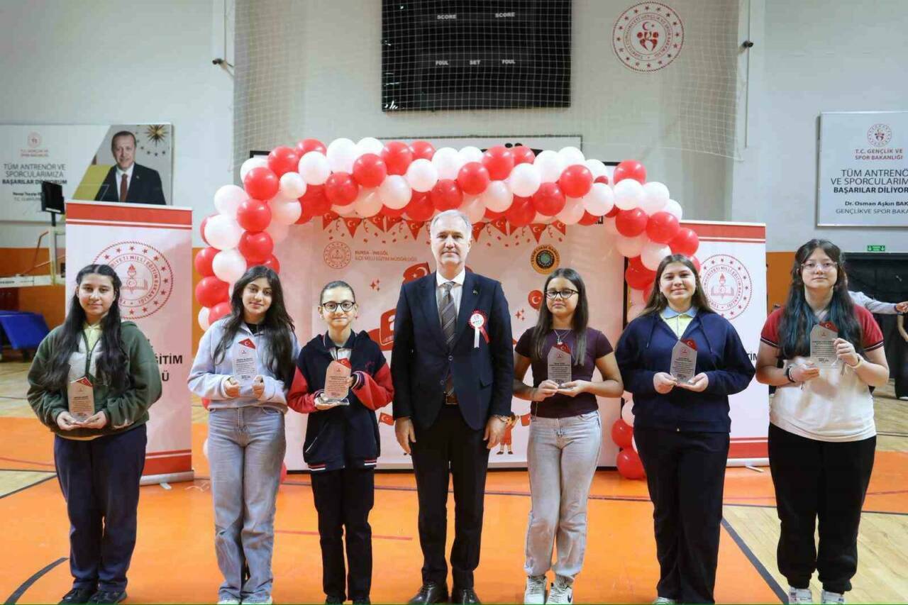 bursa inegolde 23 nisan coskuyla kutlandi e1ef231e0c03