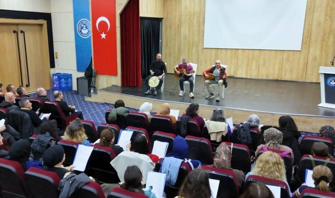 Bursa Kestel’de halk müziği keyfi Kestel Belediyesi Türk Halk Müziği Korosu, yıl boyunca düzenli eğitimleriyle