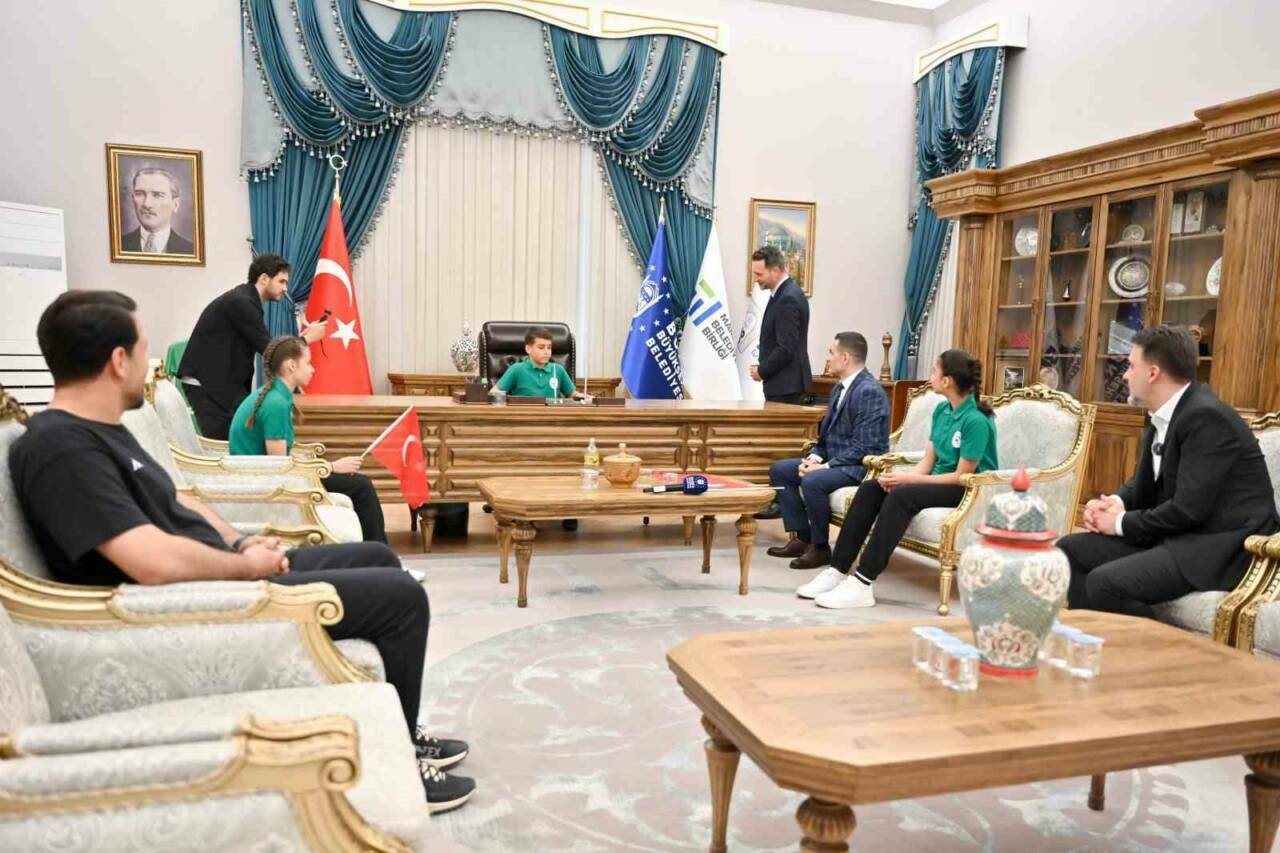 bursada 23 nisanda baskanlik koltugu cocuklarin oldu 2d3d3ff7c756