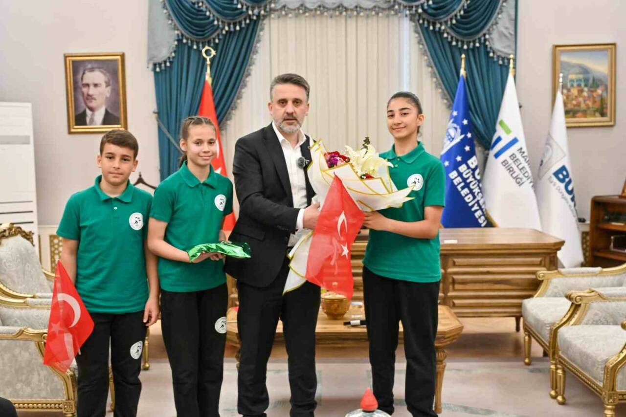 bursada 23 nisanda baskanlik koltugu cocuklarin oldu 76d578ef1efa