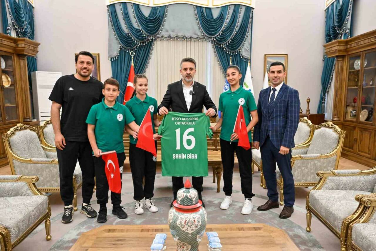 bursada 23 nisanda baskanlik koltugu cocuklarin oldu afc457c8de53