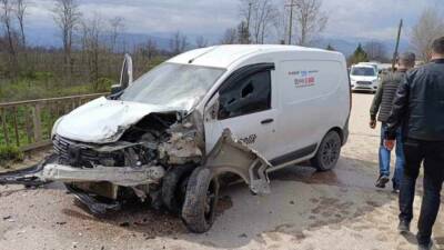 Bursa’nın İnegöl ilçesinde 3 aracın karıştığı zincirleme trafik kazasında 4
