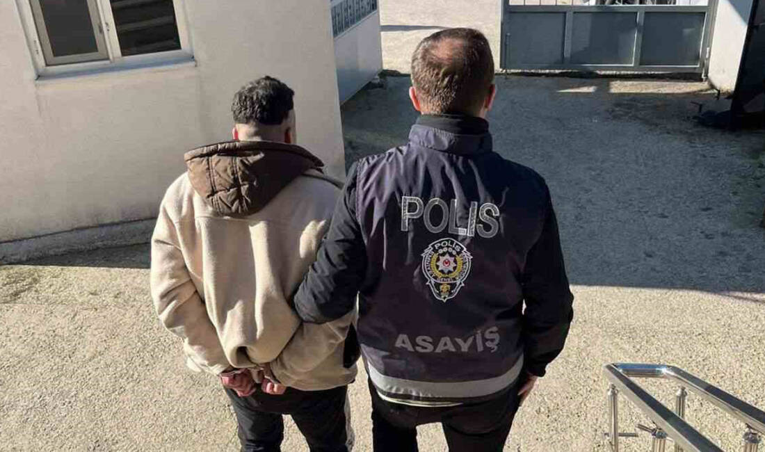 Bursa’da aranan firari yakalandı Bursa’nın Karacabey ilçesinde hakkında kesinleşmiş hapis cezası bulunan bir şahıs,