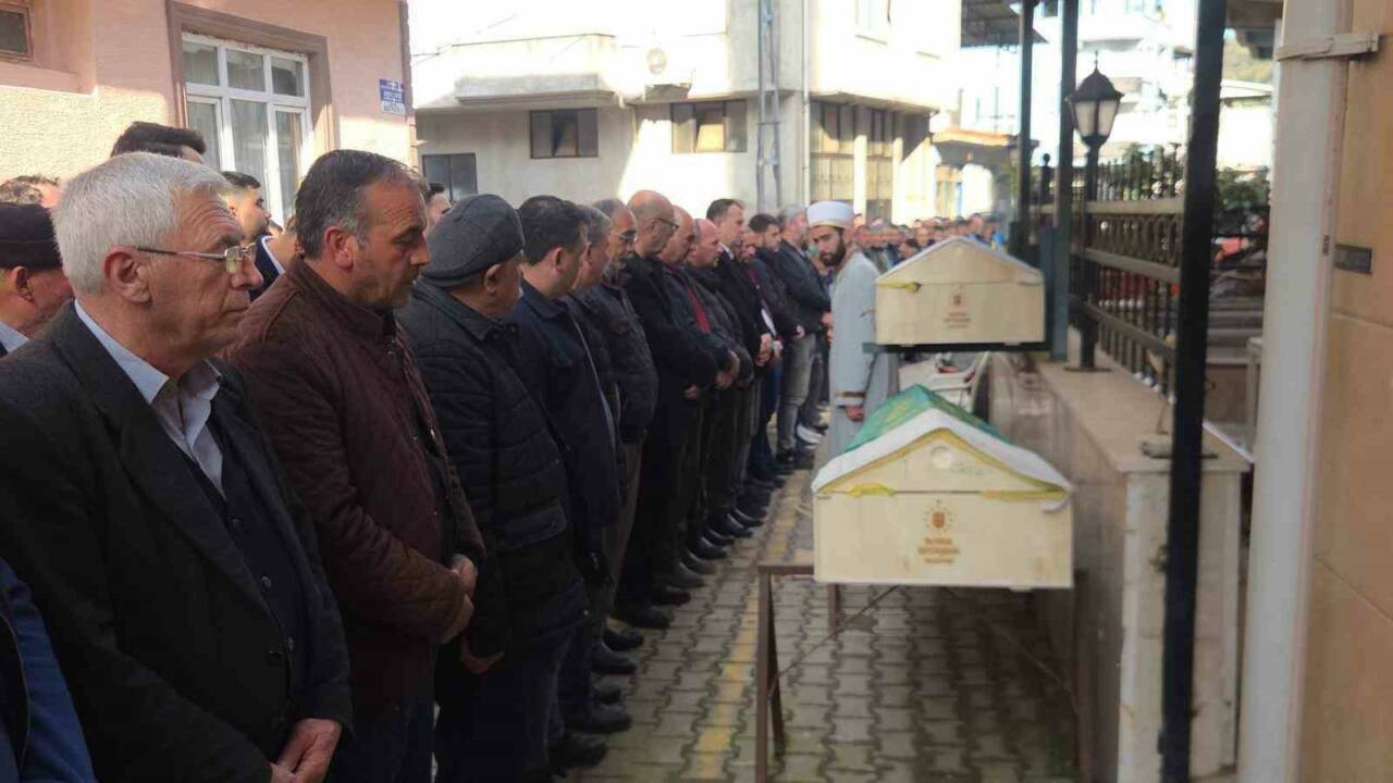 Bursa'da baba ve oğluna son görev 3 bursada baba ve ogluna son gorev 57359de6f026