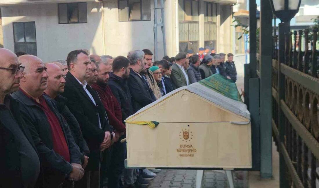 Bursa’da baba ve oğluna son görev Bursa’nın Orhangazi ilçesine bağlı Narlıca Mahallesi’nde çıkan silahlı kavgada hayatını