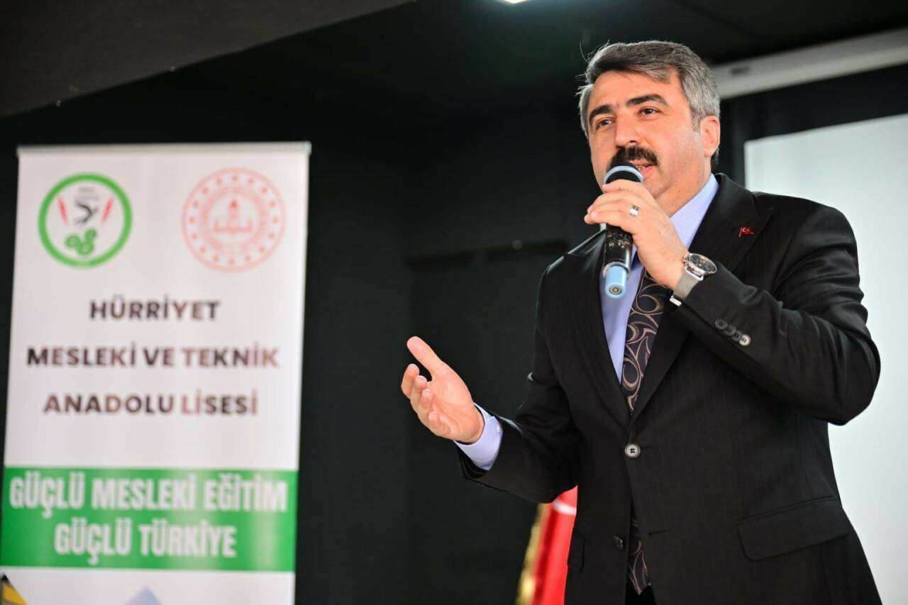 bursada baskan yilmazdan genclere altin tavsiyeler 6b2991229748