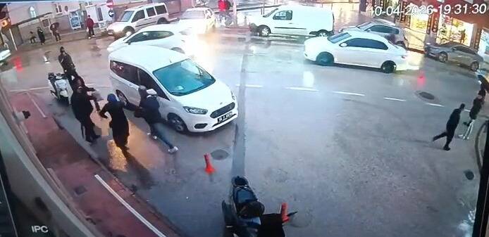 Bursa'da bıçakla saldırı girişimi! 4 bursada bicakla saldiri girisimi 68ee8dbb12f7