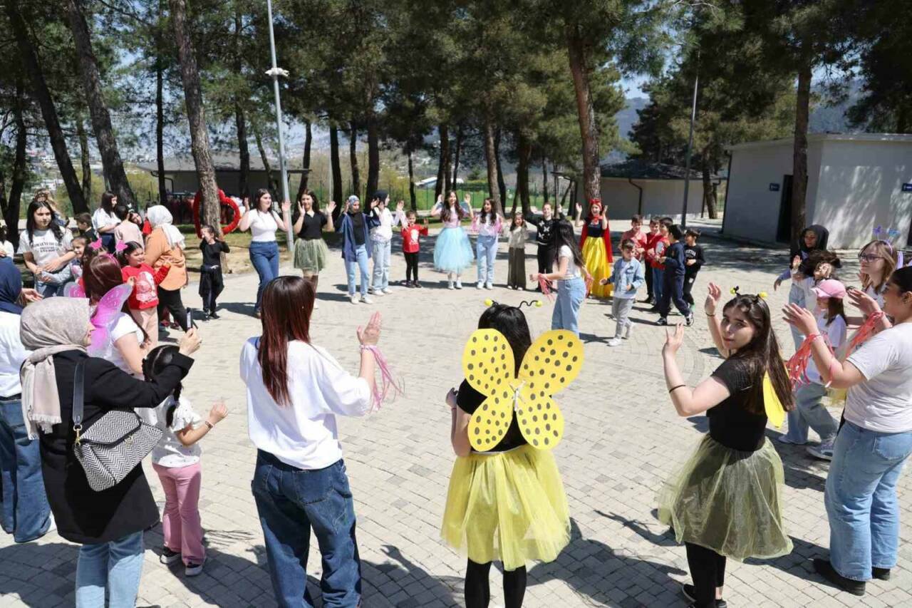 bursada cocuklar patili dostlarla bulustu 279a2ca748b8